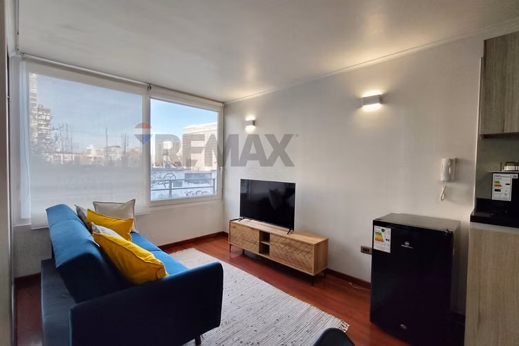 Arriendo loft amoblado en metro santa ana