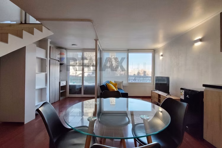 Arriendo loft amoblado en metro santa ana