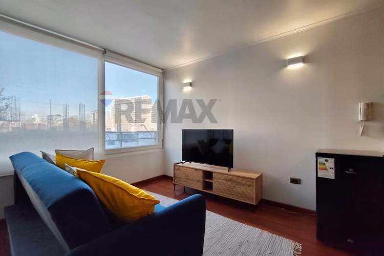 Arriendo loft amoblado en metro santa ana