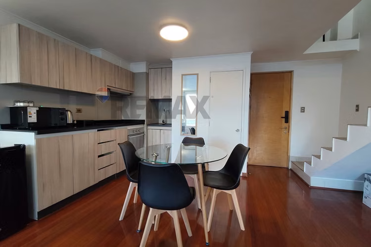 Arriendo loft amoblado en metro santa ana