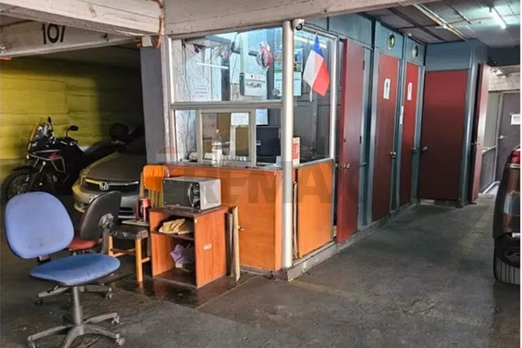 Estacionamiento propio santiago centro bandera 550