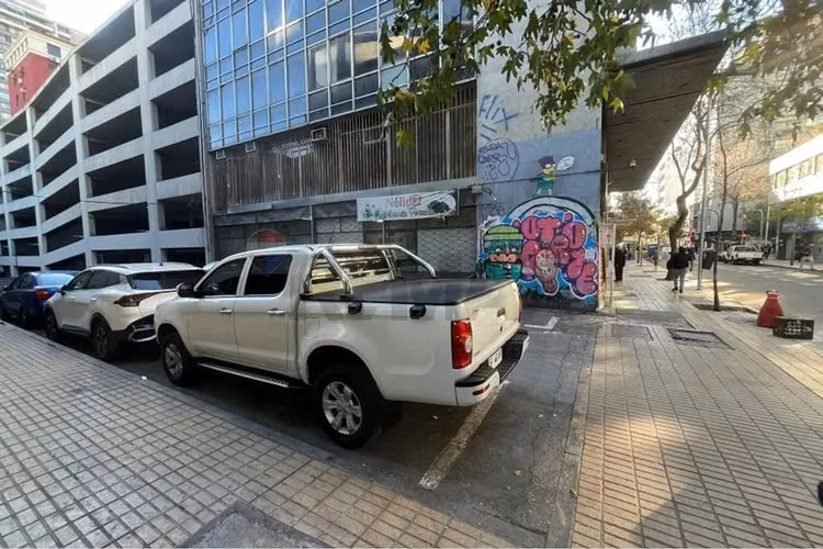 Estacionamiento propio santiago centro bandera 550