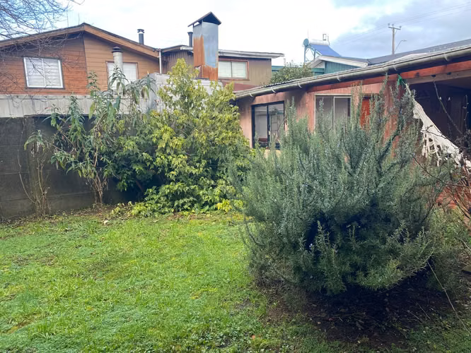 Se arrienda casa con 5 dormitorios y departamento cerca de Sodimac