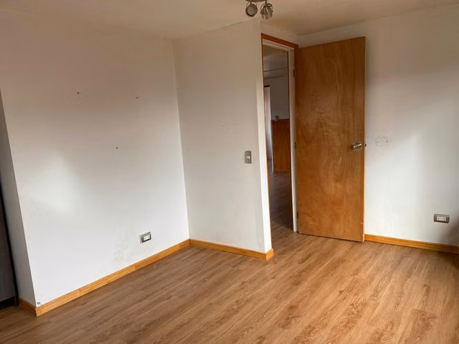 Se arrienda casa con 5 dormitorios y departamento cerca de Sodimac