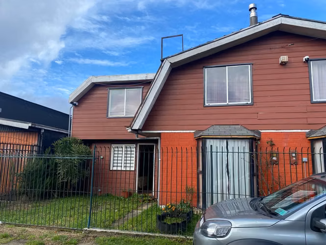 Se arrienda casa con 5 dormitorios y departamento cerca de Sodimac