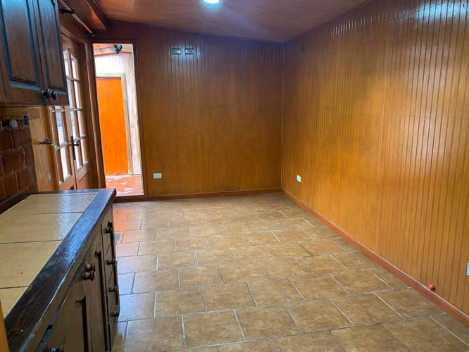 Se arrienda casa con 5 dormitorios y departamento cerca de Sodimac
