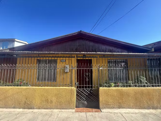 SE VENDE CASA EN LA COMUNA DELBOSQUE 4D y 1B