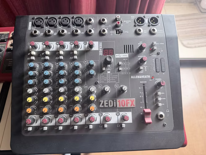 Mixer Allen&Heath ZEDi-10FX