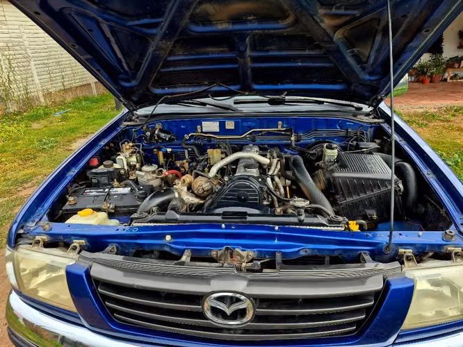 MAZDA B2500 AÑO 2005 FULL EQUIPO