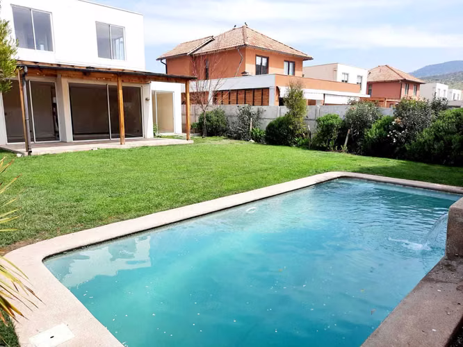 Casa Amplia y Moderna en Condominio Sta Elena (175295)