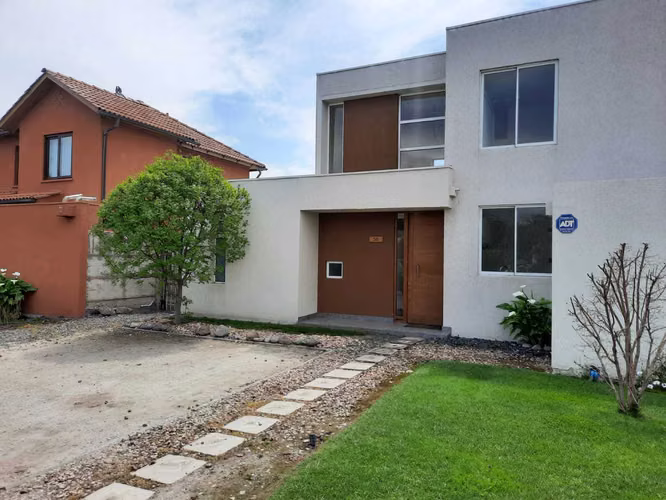 Moderna casa, cerca colegio San Nicolas (175295)