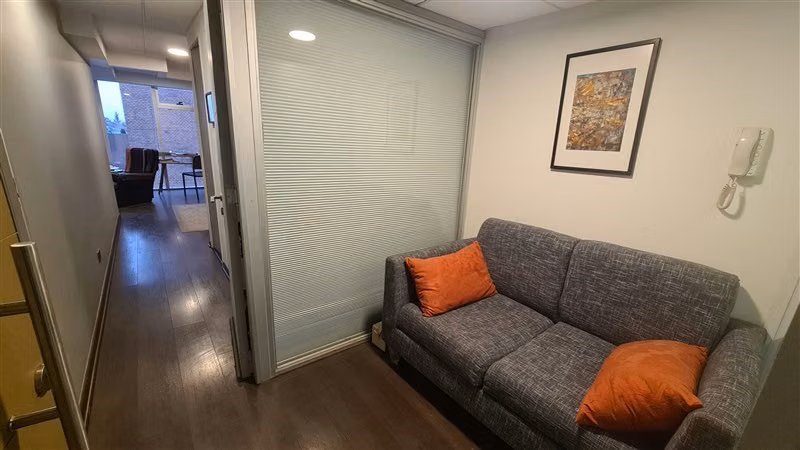 Oficina Arriendo Las Condes Estoril 27,5m2 c/estacionamiento