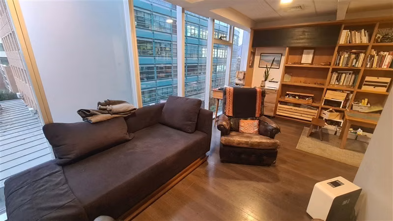Oficina Arriendo Las Condes Estoril 27,5m2 c/estacionamiento