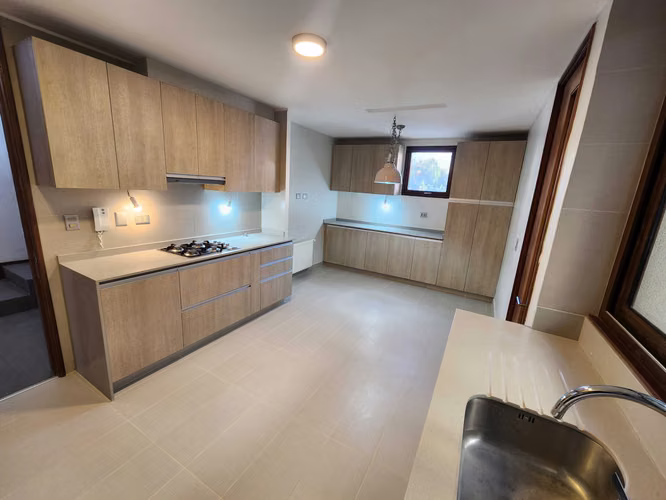 IMPECABLE CASA FAMILIAR CON PISCINA Y QUINCHO (175308)