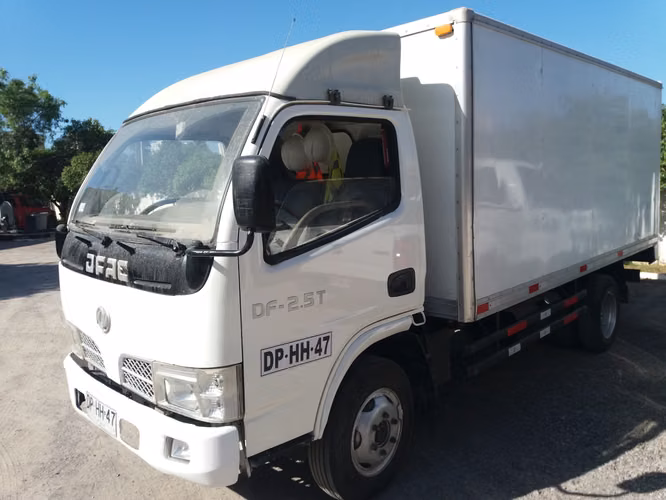 Arriendo camión Dongfeng DF 2.5 T por meses sin chofer