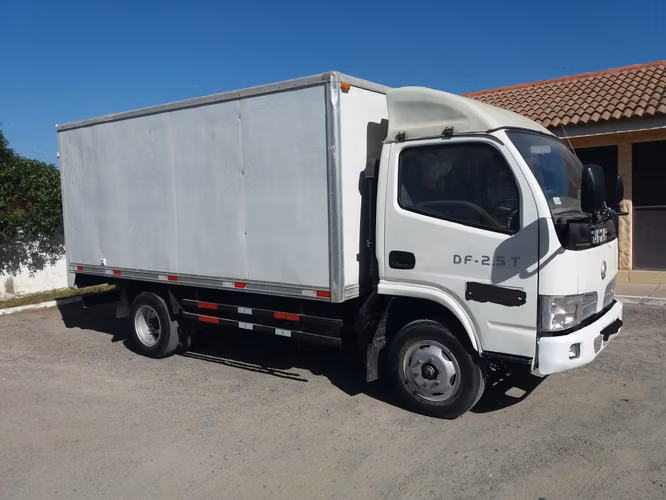 Arriendo camión Dongfeng DF 2.5 T por meses sin chofer