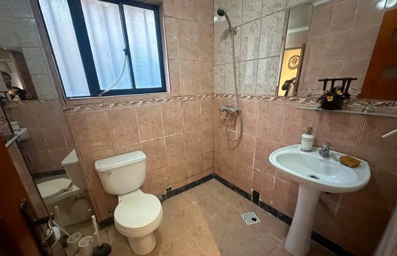SE VENDE HERMOSA Y LUMINOSA CASA CON PISCINA LOMAS DE SAN ANDRÉS
