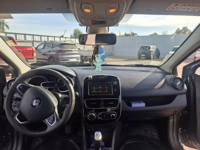 Renault Clio IV HB 1.2 – Año 2019 – Gris Titanio