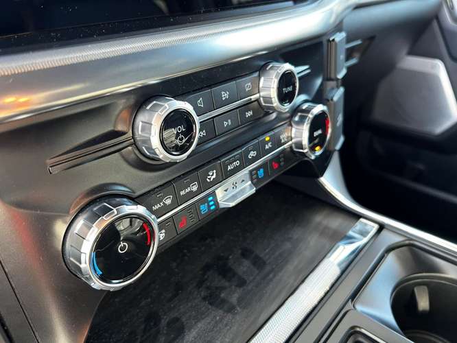 FORD F-150 LARIAT LUXURY 5.0  2025