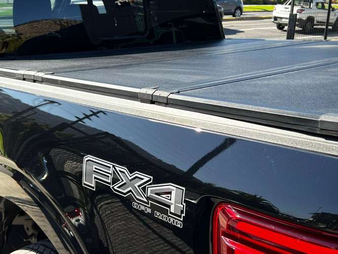 FORD F-150 LARIAT LUXURY 5.0  2025