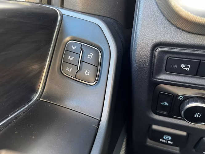 FORD F-150 LARIAT LUXURY 5.0  2025 - Imagen 20