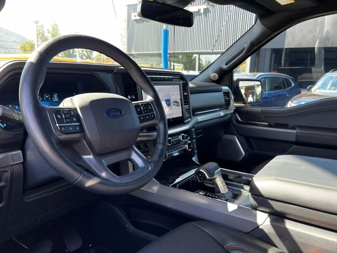 FORD F-150 LARIAT LUXURY 5.0  2025 - Imagen 11