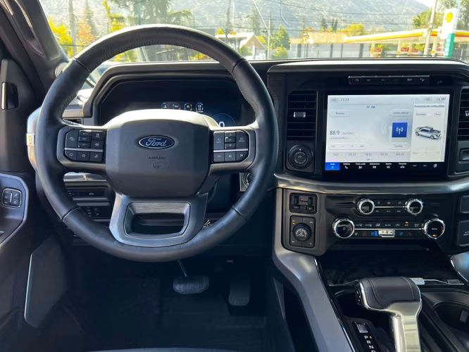FORD F-150 LARIAT LUXURY 5.0  2025