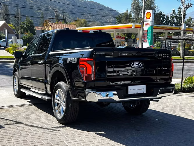FORD F-150 LARIAT LUXURY 5.0  2025 - Imagen 6