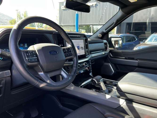 FORD F-150 LARIAT LUXURY 5.0  2025