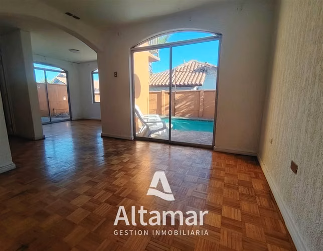 CASA ENTRAR POR CALLE GABRIELA MISTRAL SUBIENDO POR CUATRO ESQUINAS