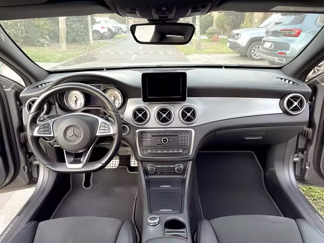 Mercedes Benz GLA220D 4 MATIC (Impecable)