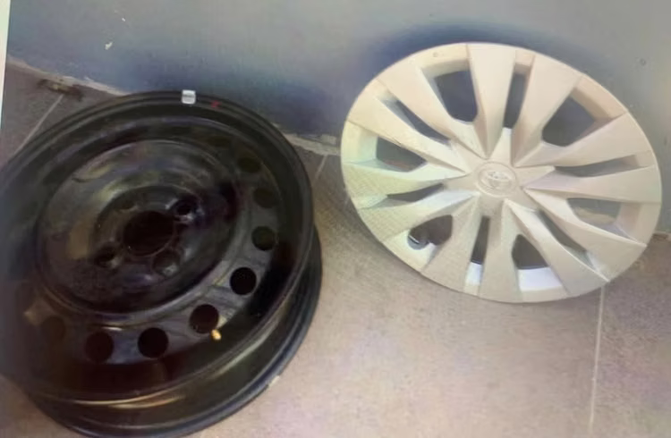 LLANTAS Y TAPAS PARA AUTO