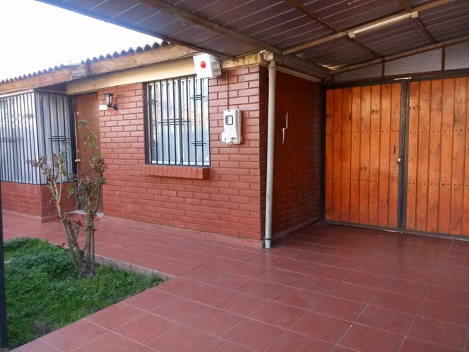 Casa remodelada con estacionamiento, a pasos del Metro las Parcelas - Imagen 11