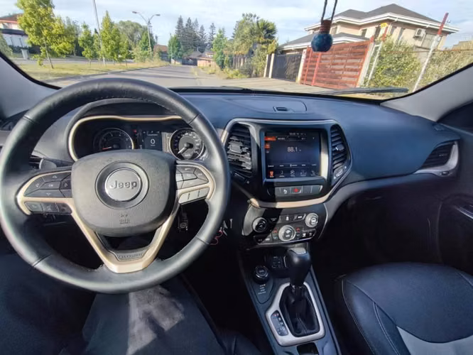 Se Vende Jeep Cherokee Longitude 4x4