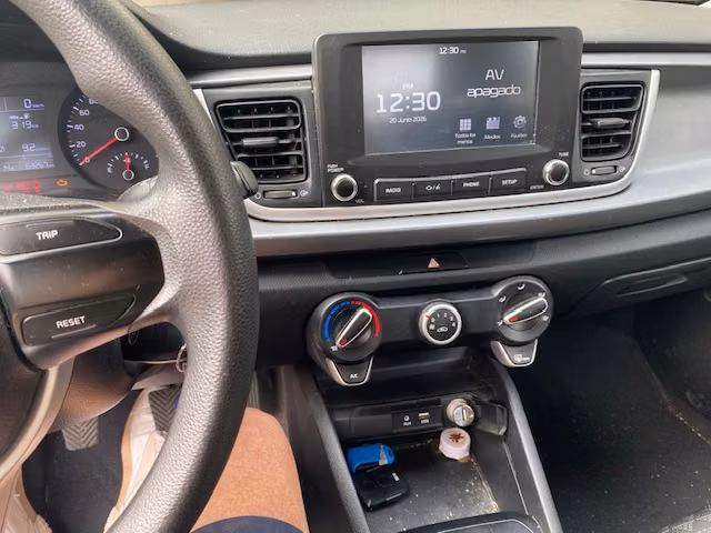 vendo auto KIA RIO 4 ,año  2021 ,63.000 km excelente estado