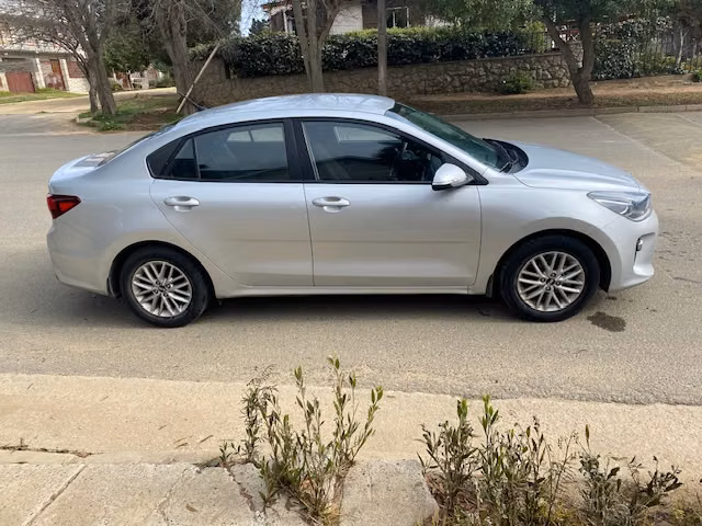 vendo auto KIA RIO 4 ,año  2021 ,63.000 km excelente estado