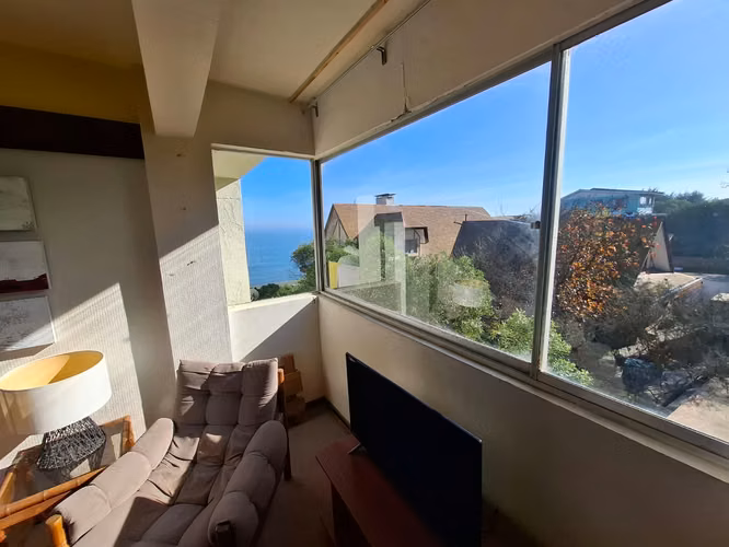 Departamento iluminado,seguro,cómodo y amoblado se vende frente Playa Amarilla Concon
