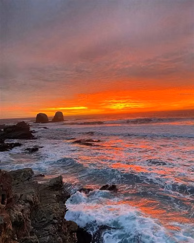 Parcelas planas en Pichilemu, orilla de asfalto.