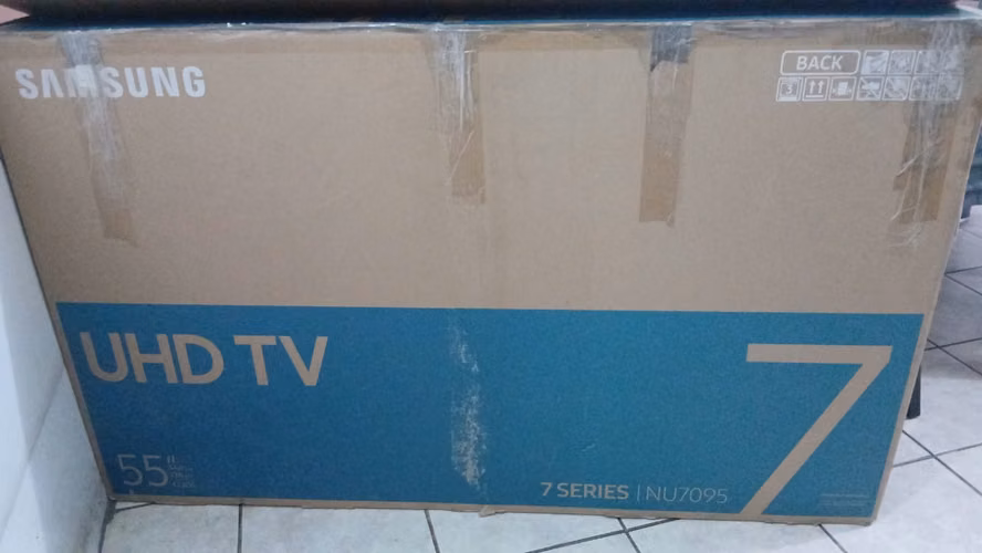Televisor Samsung 55 Pulgadas Smart TV NU7095 para repuestos - Pantalla quebrada