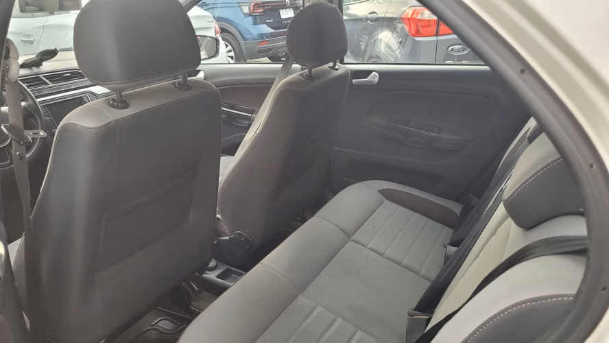 Volkswagen VOYAGE HIGHLINE 1.6 FULL MEC. 1.6 • 4x2 • Mecánica • 2022