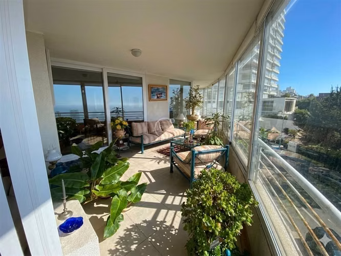 Venta departamento Reñaca con gran vista y amplios espacios