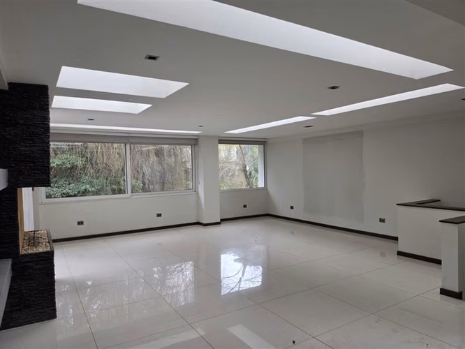 Casa en Venta en Condominio Cerrado en Lo Barnechea