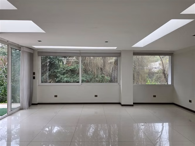 Casa en Venta en Condominio Cerrado en Lo Barnechea