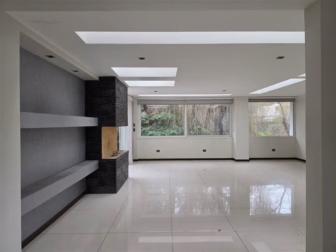 Casa en Venta en Condominio Cerrado en Lo Barnechea