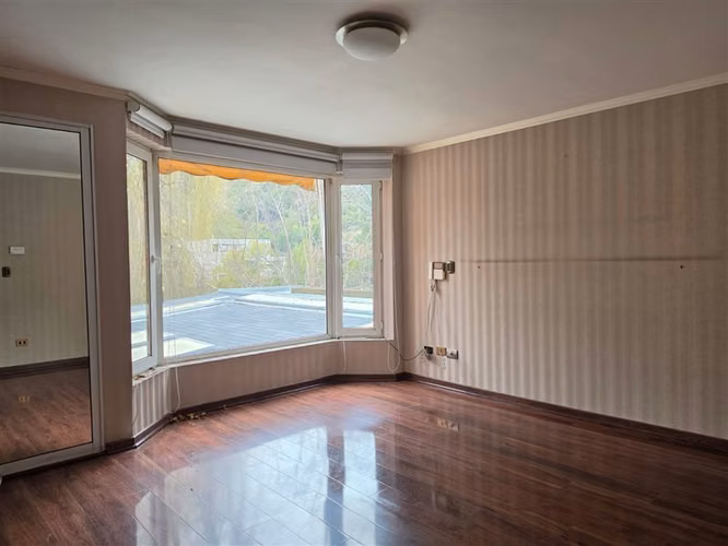 Casa en Venta en Condominio Cerrado en Lo Barnechea