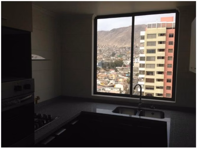 Se vende e Duplex en plena Avenida Brasil de 4 D, 2 B  con D+B de servicio a 13.500 UF conversable. - Imagen 2