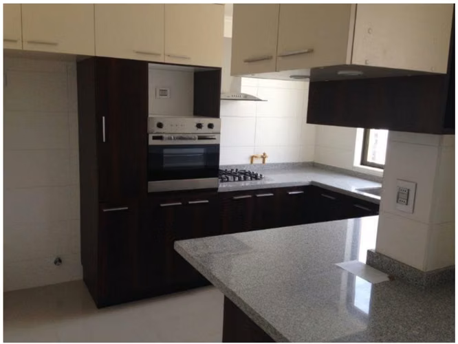 Se vende e Duplex en plena Avenida Brasil de 4 D, 2 B  con D+B de servicio a 13.500 UF conversable. - Imagen 3
