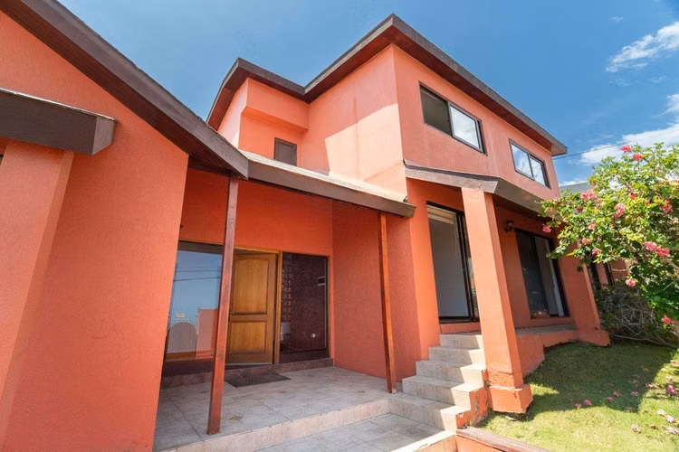 Se vende casa de 6 D+4B+ 1Dy 1 B de servicio en J. del Sur a 15900 UF (Valor tasación 25.400 UF)