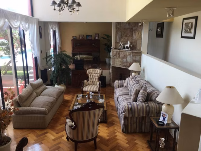 SE ARRIENDA MARAVILLOSA CASA EN J. DEL SUR DE 4D+3B CON D+B DE SERVICIO A 3.500.000 CLP