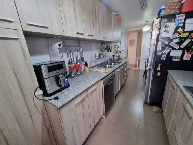 Se Vende departamento en Cerro Paranal 4 D+3B+ 2 E y 1 Bod. a 8.000 UF